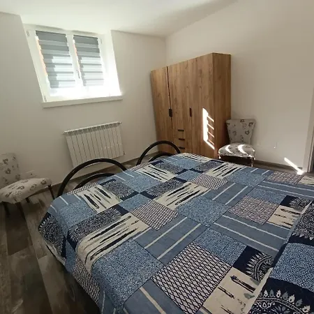 Callisto Vicino Al Con Un'atmosfera Calorosa E Giardino Dervio