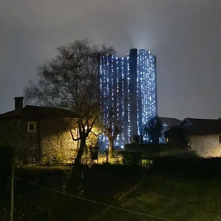 Callisto Vicino Al Con Un'atmosfera Calorosa E Giardino *