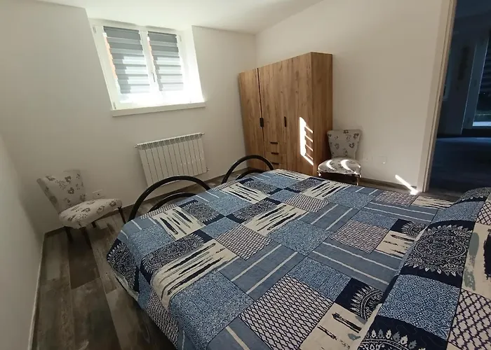 Callisto Vicino Al Con Un'atmosfera Calorosa E Giardino Дервио