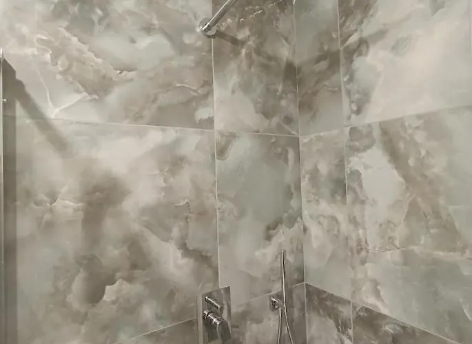 Callisto Vicino Al Con Un'atmosfera Calorosa E Giardino Дервио