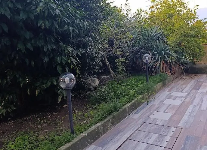 Callisto Vicino Al Con Un'atmosfera Calorosa E Giardino Дервио