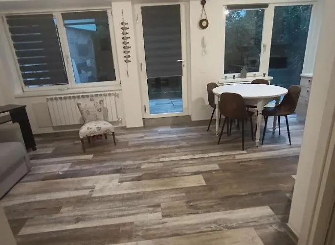 Callisto Vicino Al Con Un'atmosfera Calorosa E Giardino *