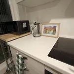 Callisto Vicino Al Con Un'atmosfera Calorosa E Giardino *