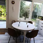 Callisto Vicino Al Con Un'atmosfera Calorosa E Giardino Apartmán Dervio