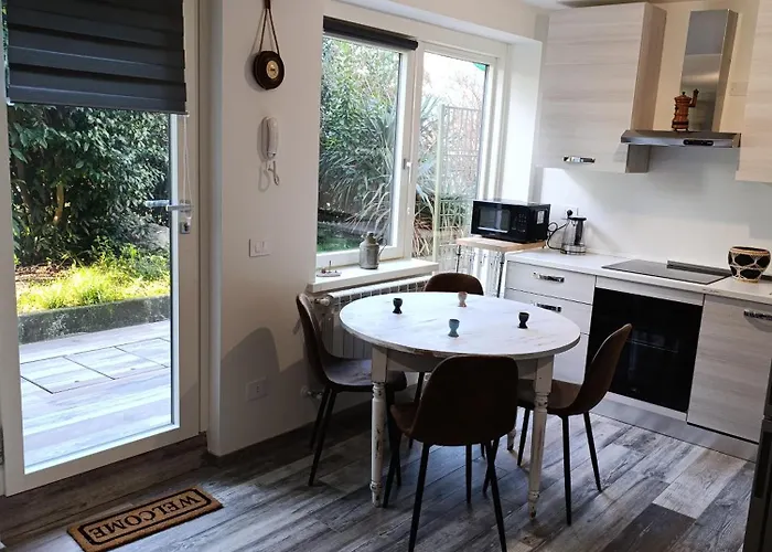 Callisto Vicino Al Con Un'atmosfera Calorosa E Giardino *