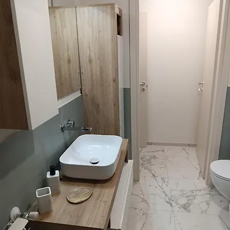 Callisto Vicino Al Con Un'atmosfera Calorosa E Giardino